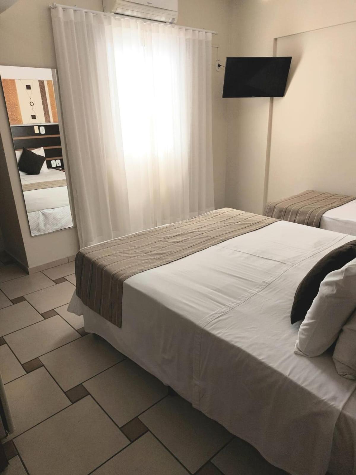 Hotel Ferraz Pouso Alegre Exteriör bild