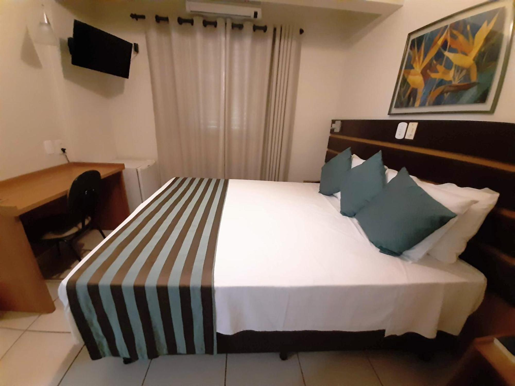 Hotel Ferraz Pouso Alegre Rum bild